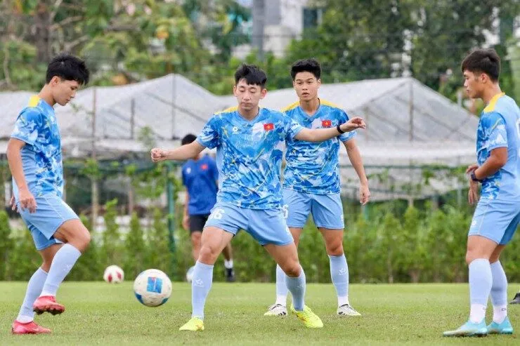 Ráp đội hình và thử nghiệm phương án nhân sự